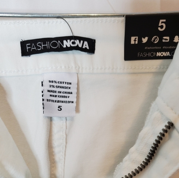 Fashion Nova Luxe Ultra High Waist White Jeans in Size 5 NWT - Picture 2 of 4
